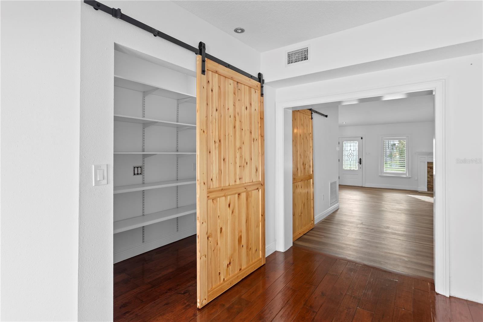 Image 9 of 41 For 2610 Dundee Street