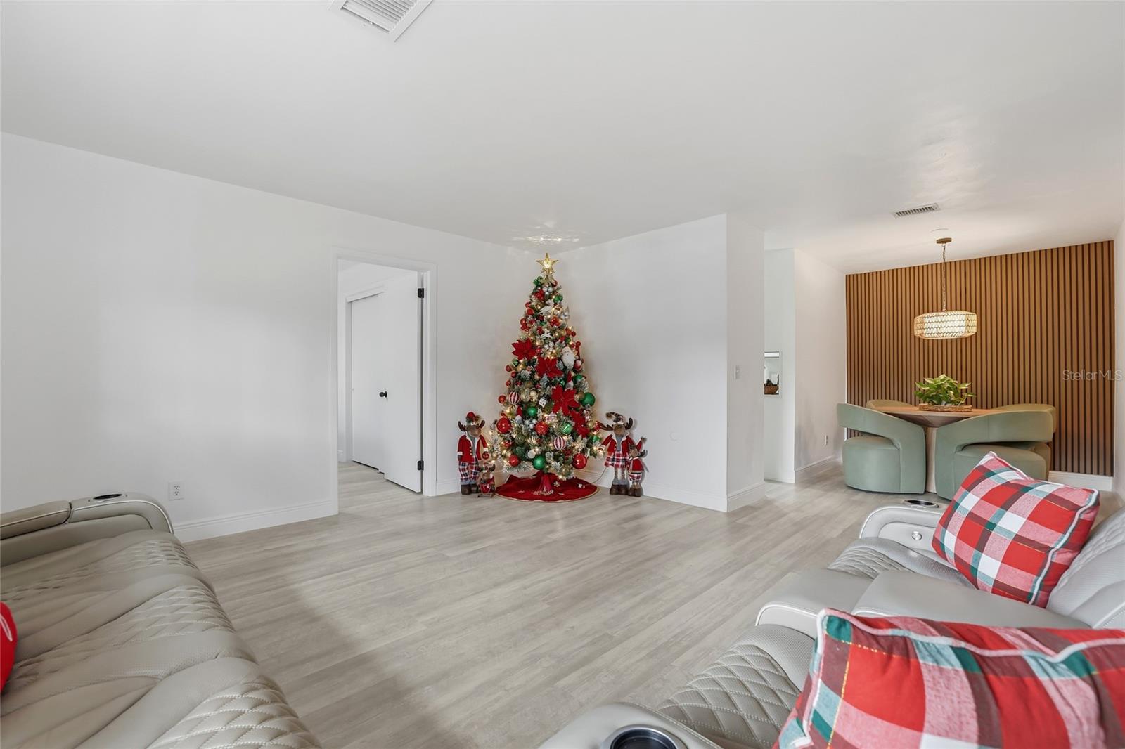 Image 13 of 53 For 9402 Newport Avenue