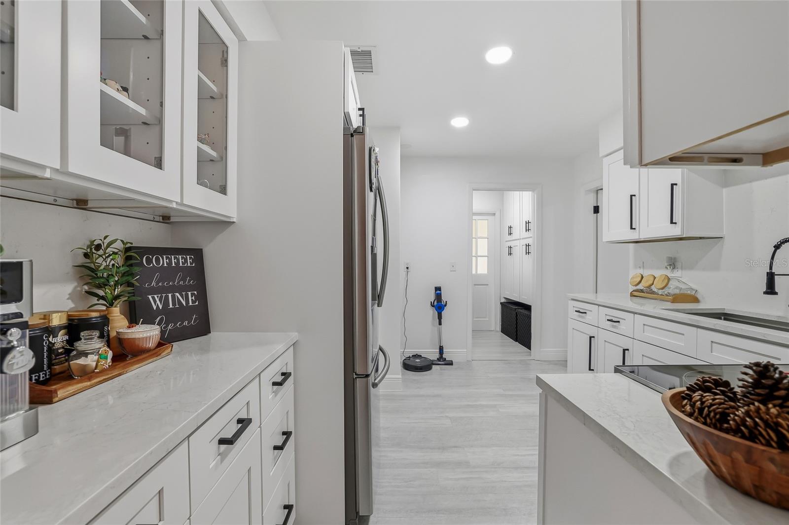 Image 18 of 53 For 9402 Newport Avenue