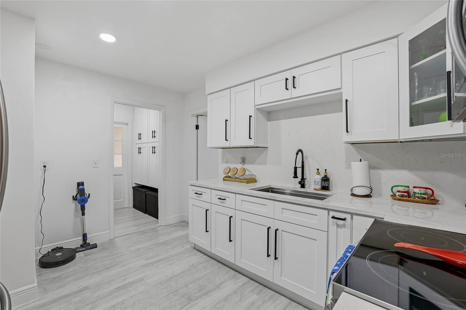 Image 20 of 53 For 9402 Newport Avenue