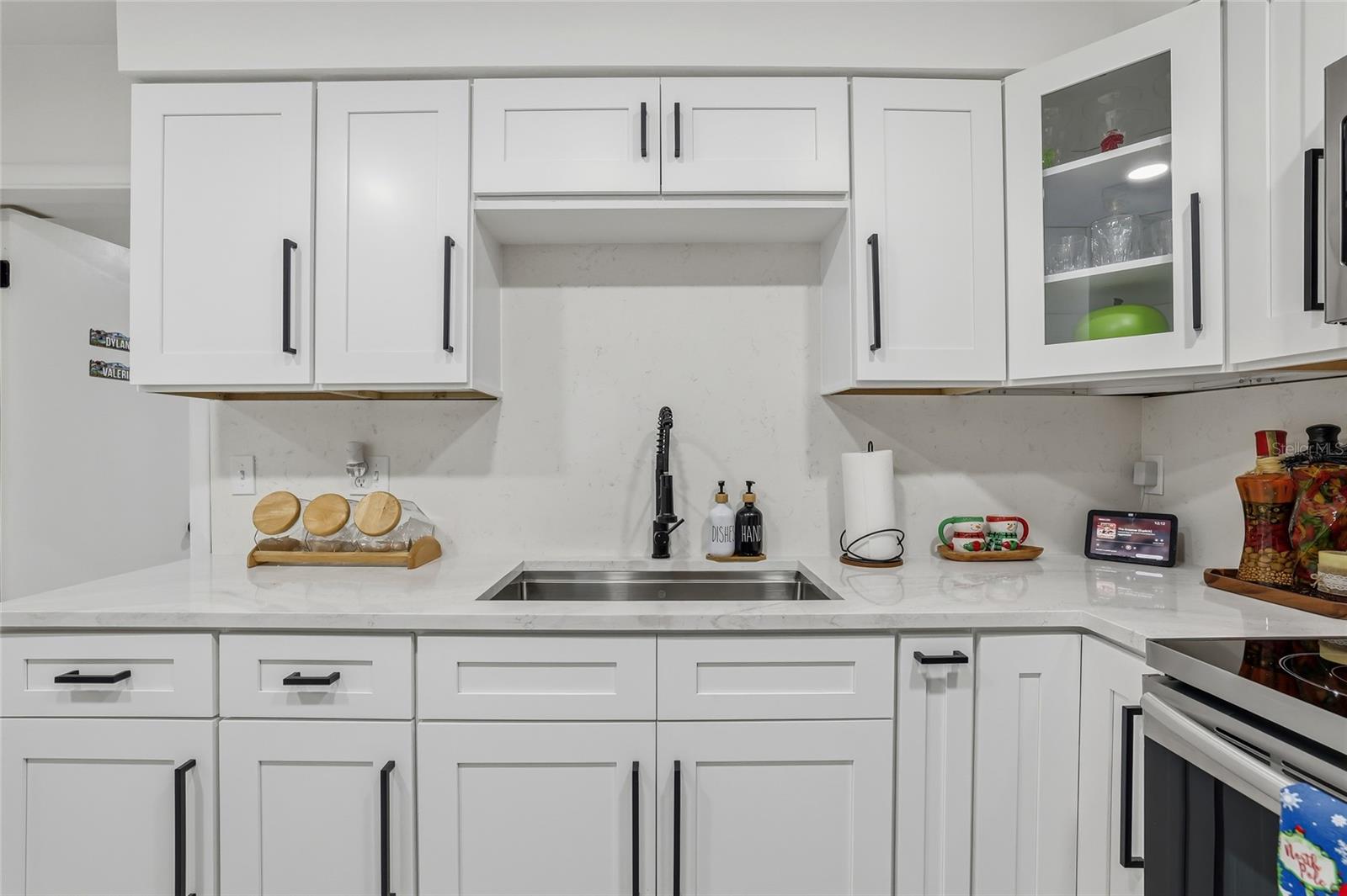 Image 21 of 53 For 9402 Newport Avenue