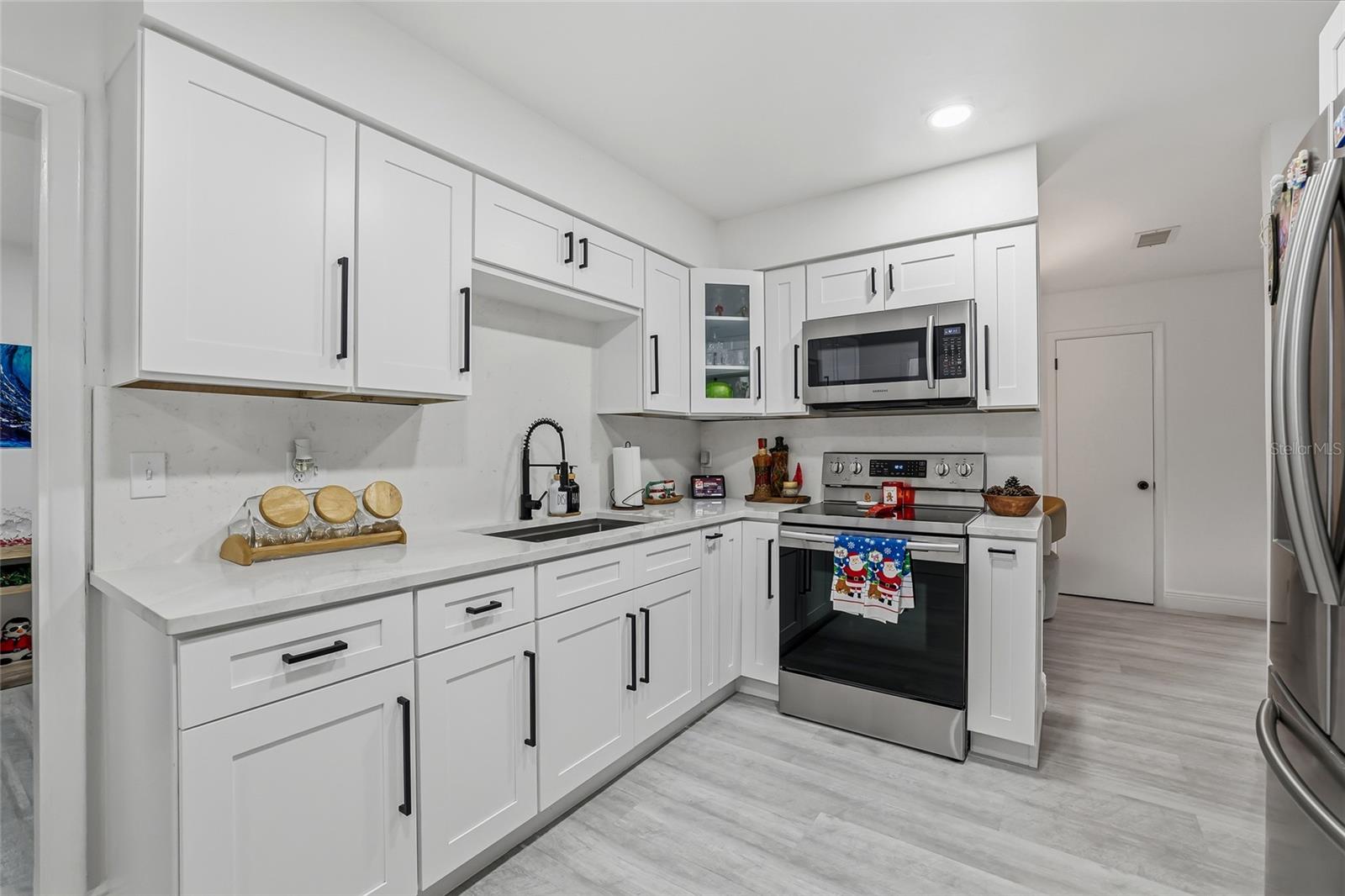 Image 22 of 53 For 9402 Newport Avenue