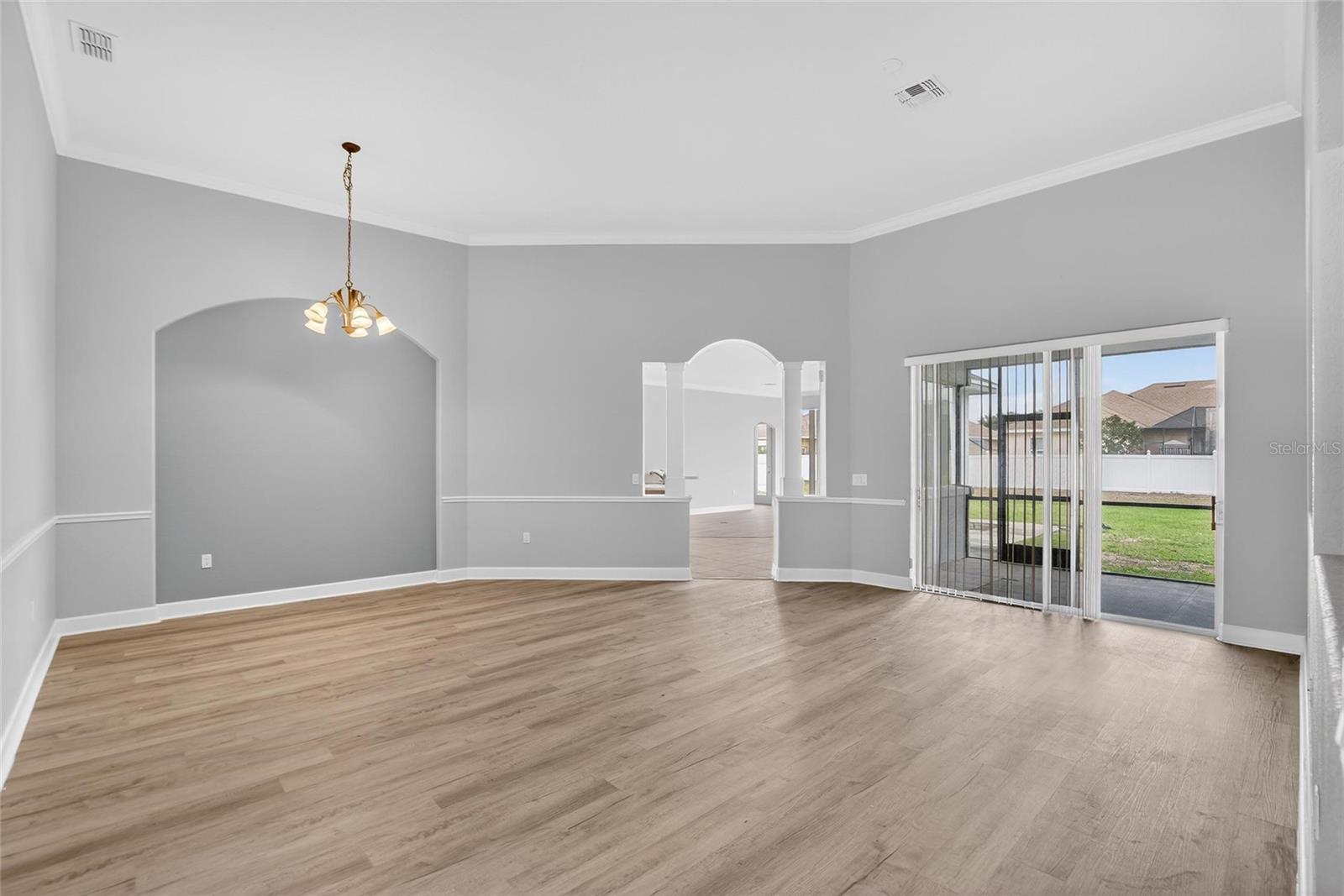 Image 14 of 88 For 258 Terranova Boulevard