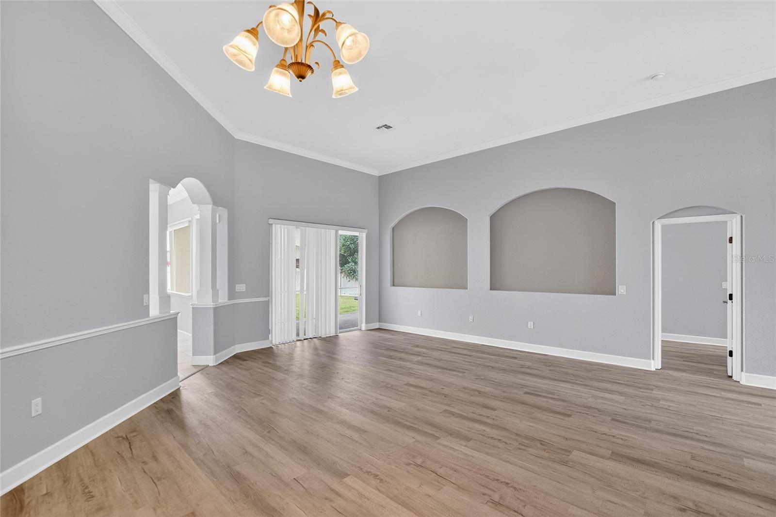 Image 17 of 88 For 258 Terranova Boulevard