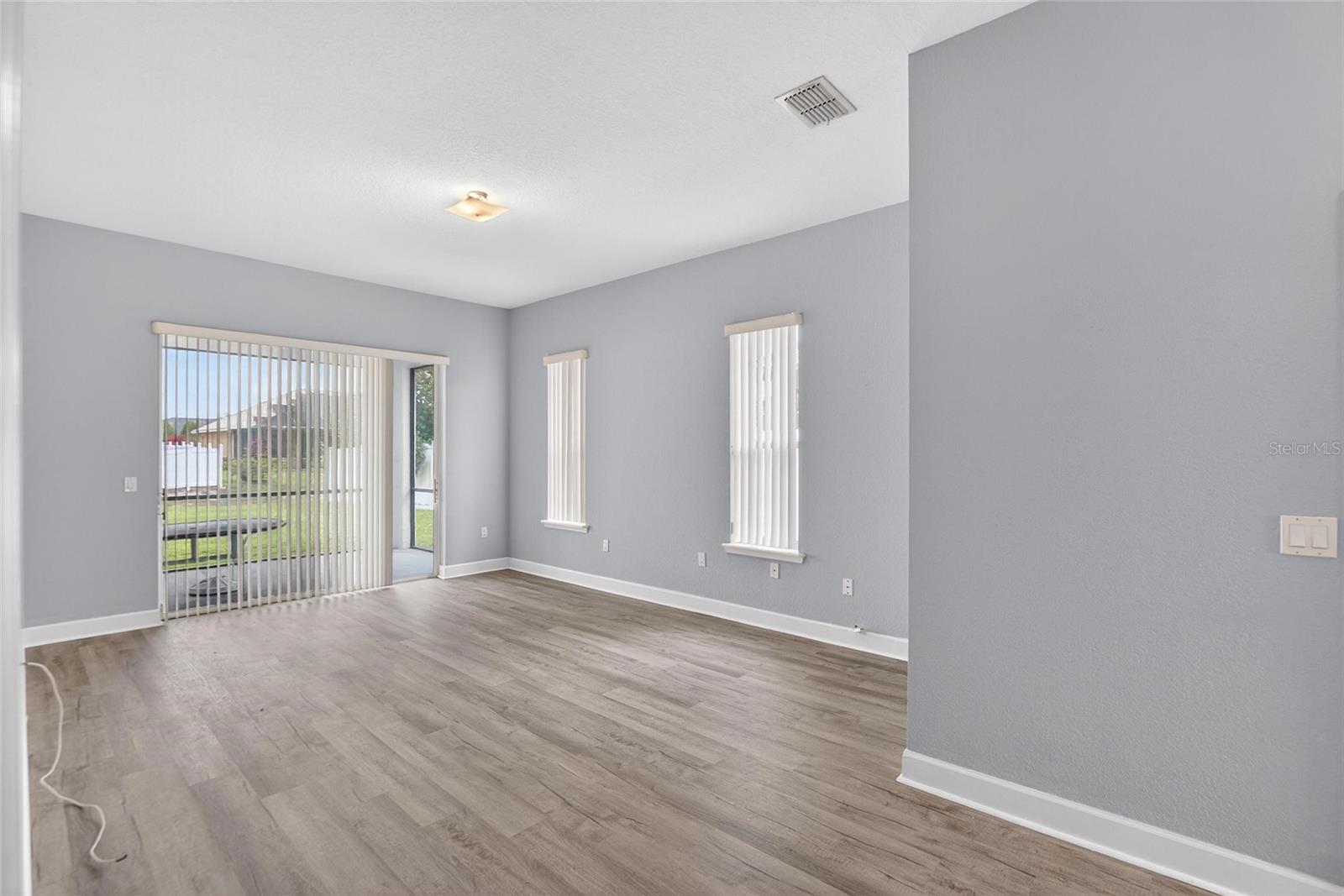 Image 18 of 88 For 258 Terranova Boulevard