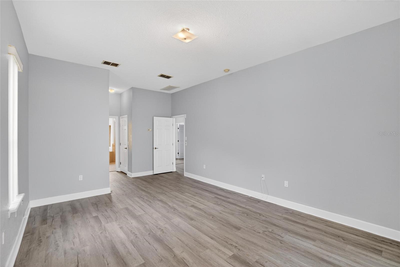 Image 21 of 88 For 258 Terranova Boulevard