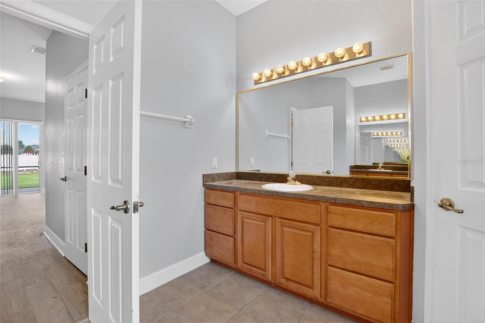 Image 29 of 88 For 258 Terranova Boulevard