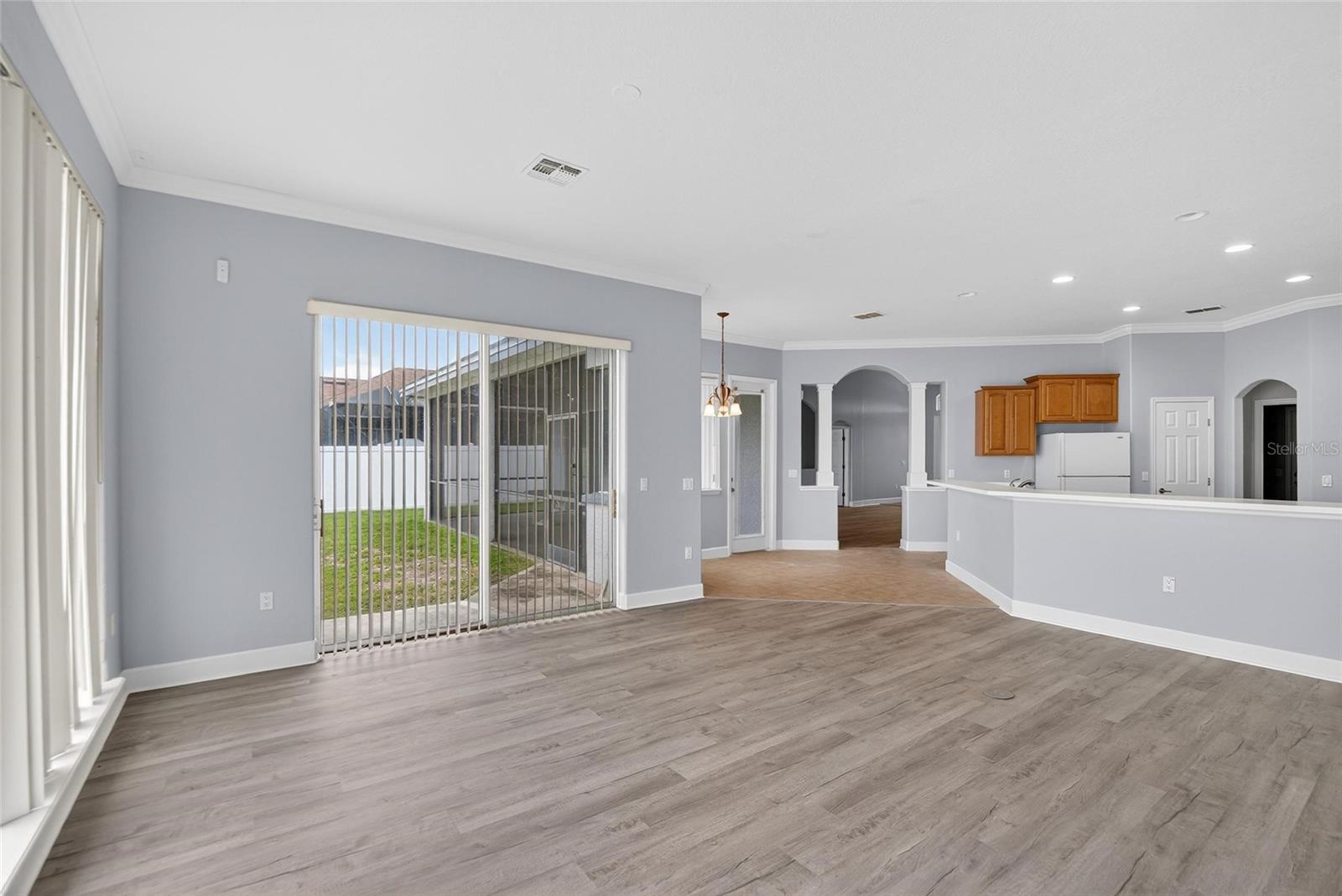 Image 40 of 88 For 258 Terranova Boulevard