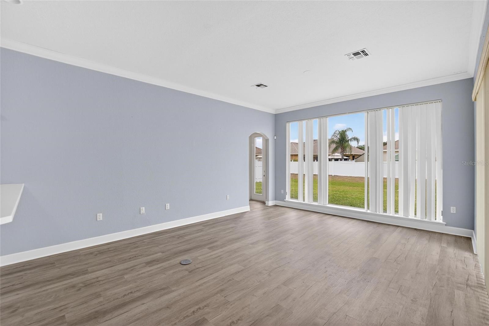 Image 41 of 88 For 258 Terranova Boulevard