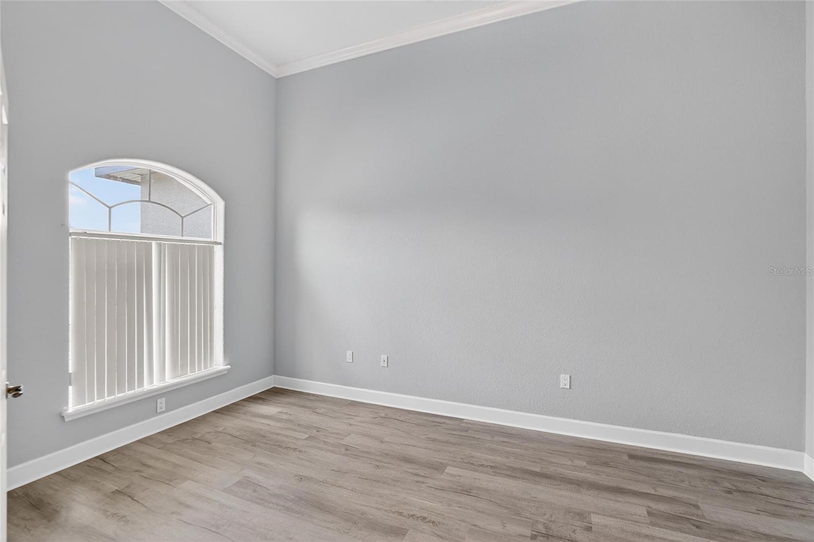 Image 9 of 88 For 258 Terranova Boulevard