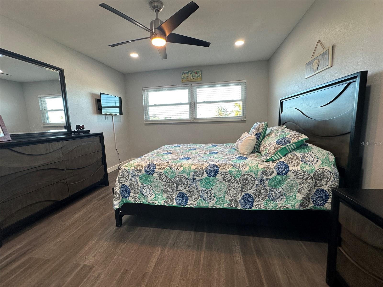 Image 6 of 25 For 300 64th Avenue 318