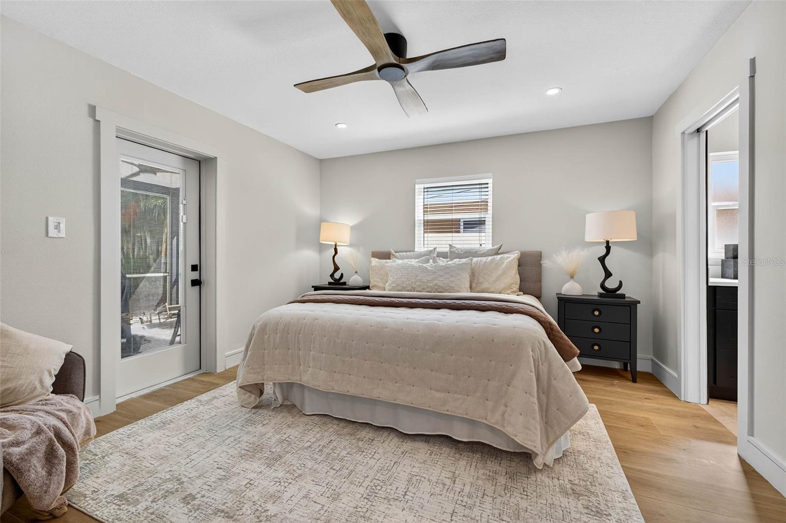 Image 22 of 41 For 3927 Helena Street Ne