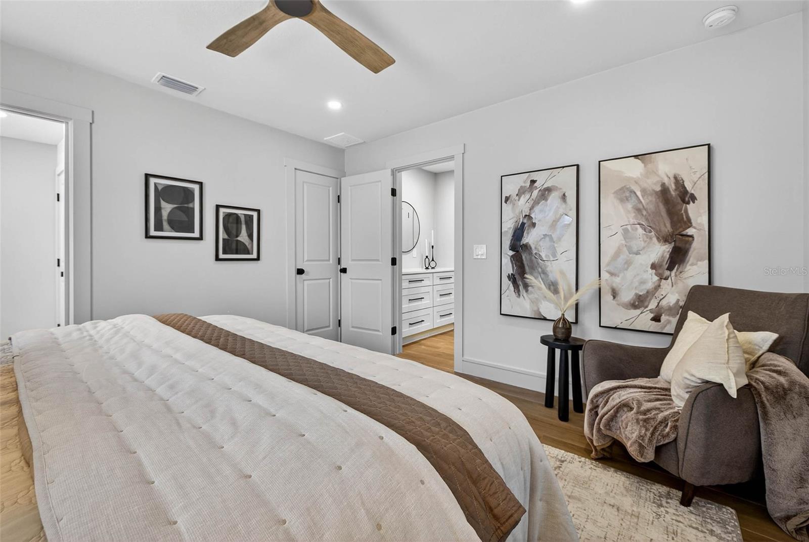 Image 23 of 41 For 3927 Helena Street Ne