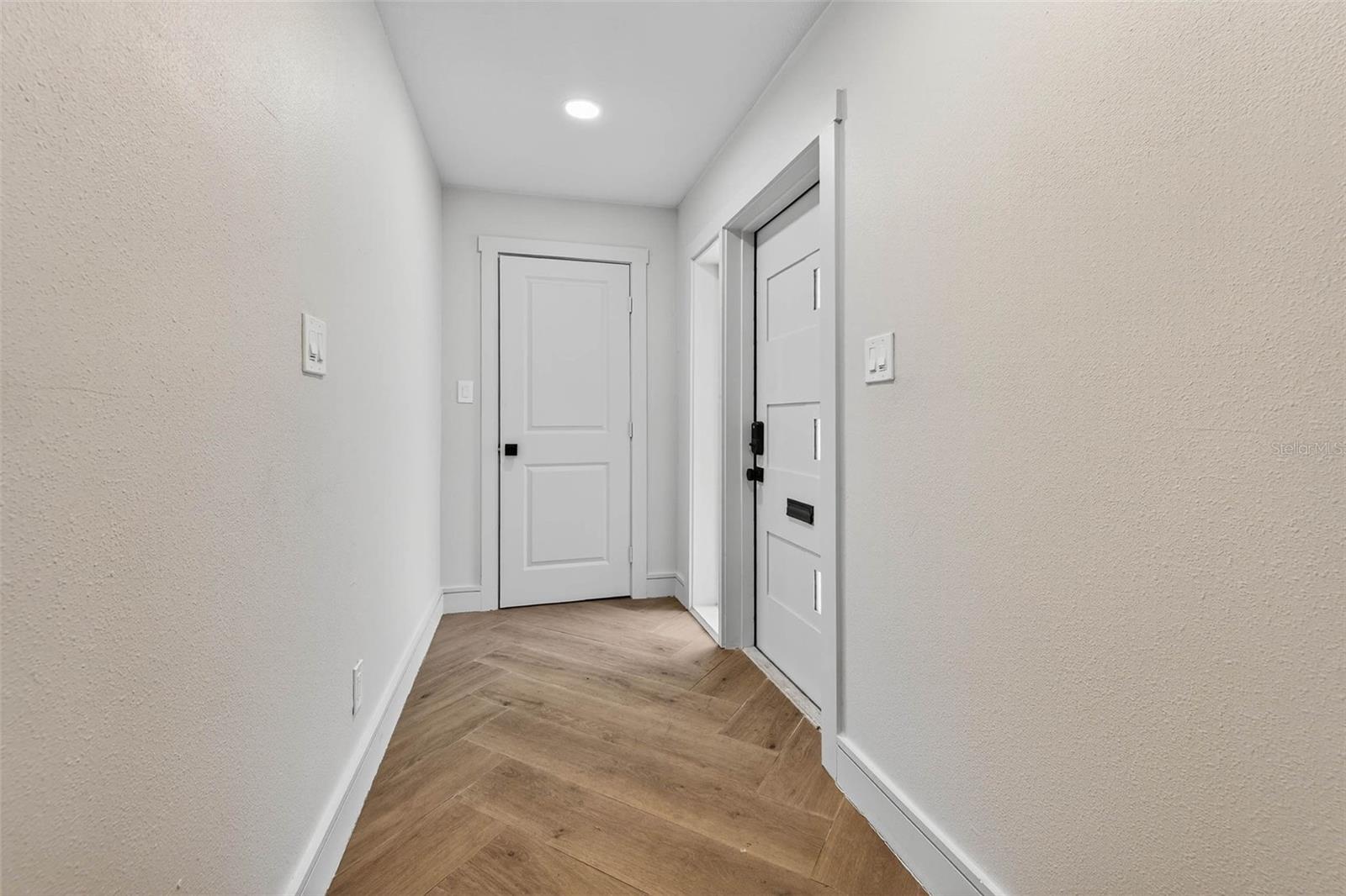 Image 4 of 41 For 3927 Helena Street Ne