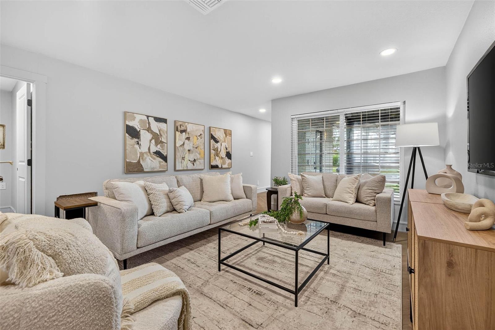 Image 7 of 41 For 3927 Helena Street Ne