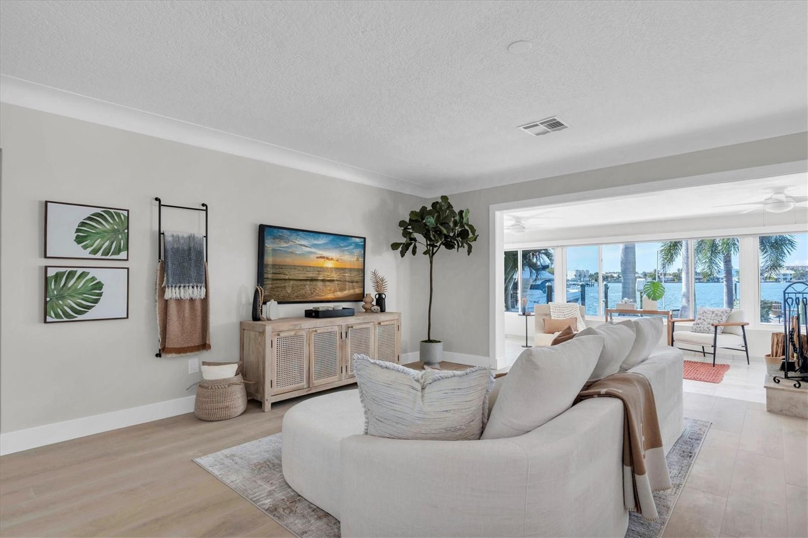 Image 6 of 37 For 17352 Kennedy Drive