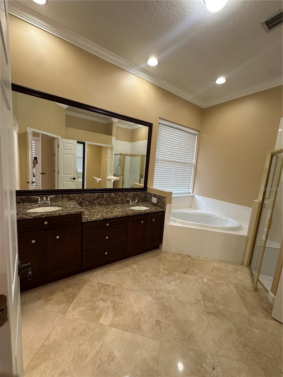 Listing photo id 10 for 7729 Aralia Way