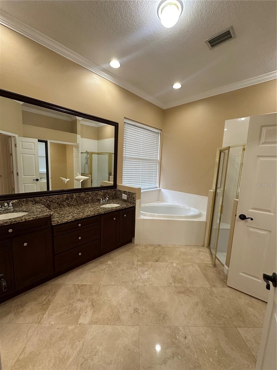 Listing photo id 12 for 7729 Aralia Way