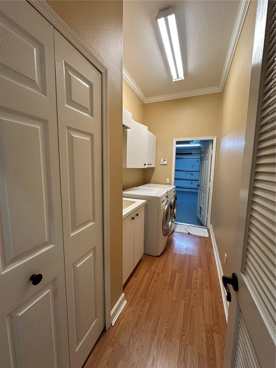 Listing photo id 15 for 7729 Aralia Way