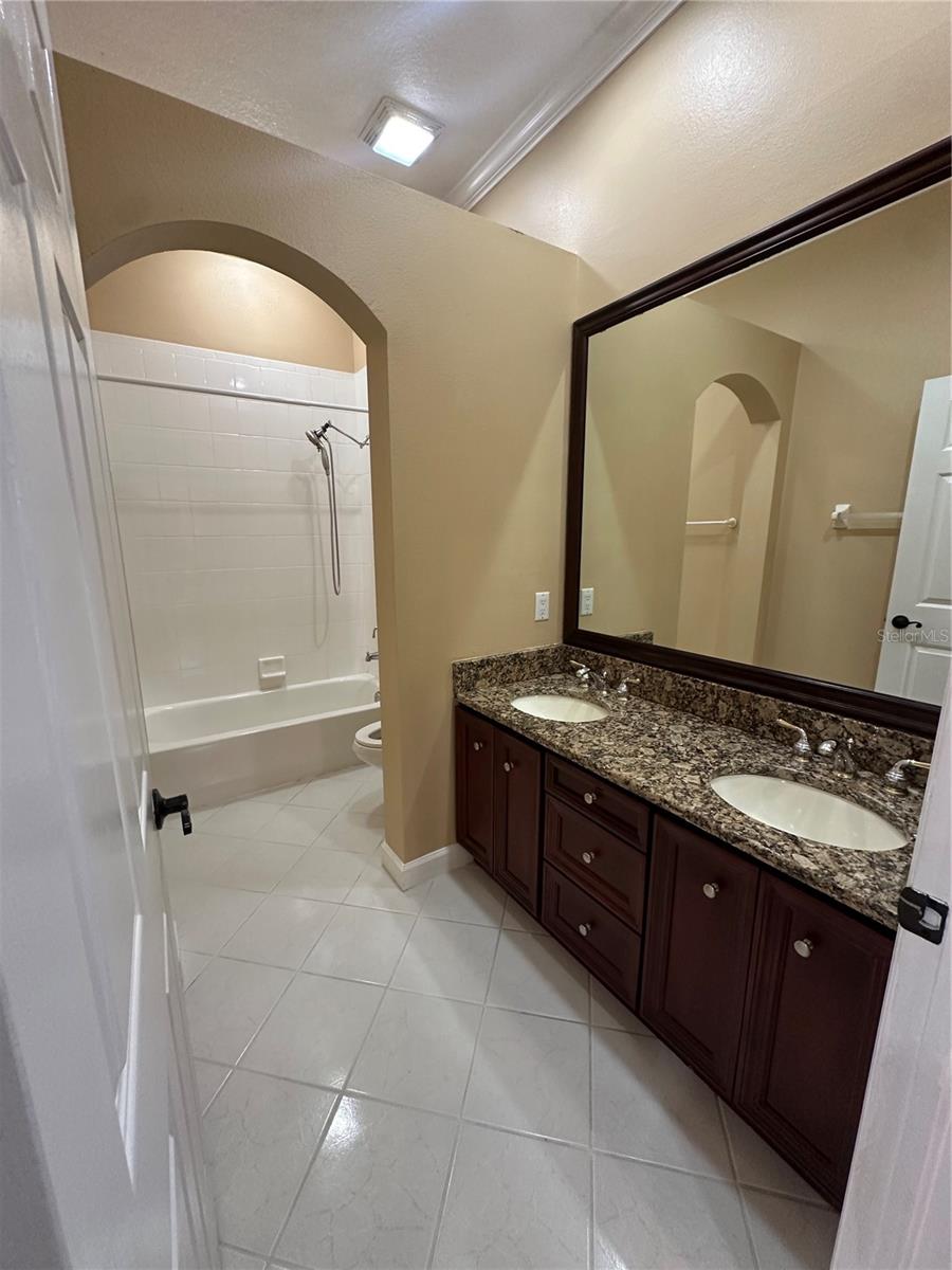 Listing photo id 17 for 7729 Aralia Way