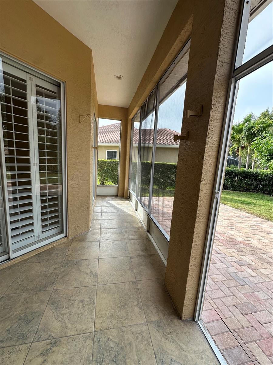 Listing photo id 21 for 7729 Aralia Way