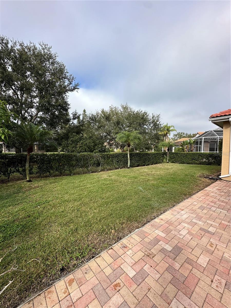 Listing photo id 22 for 7729 Aralia Way