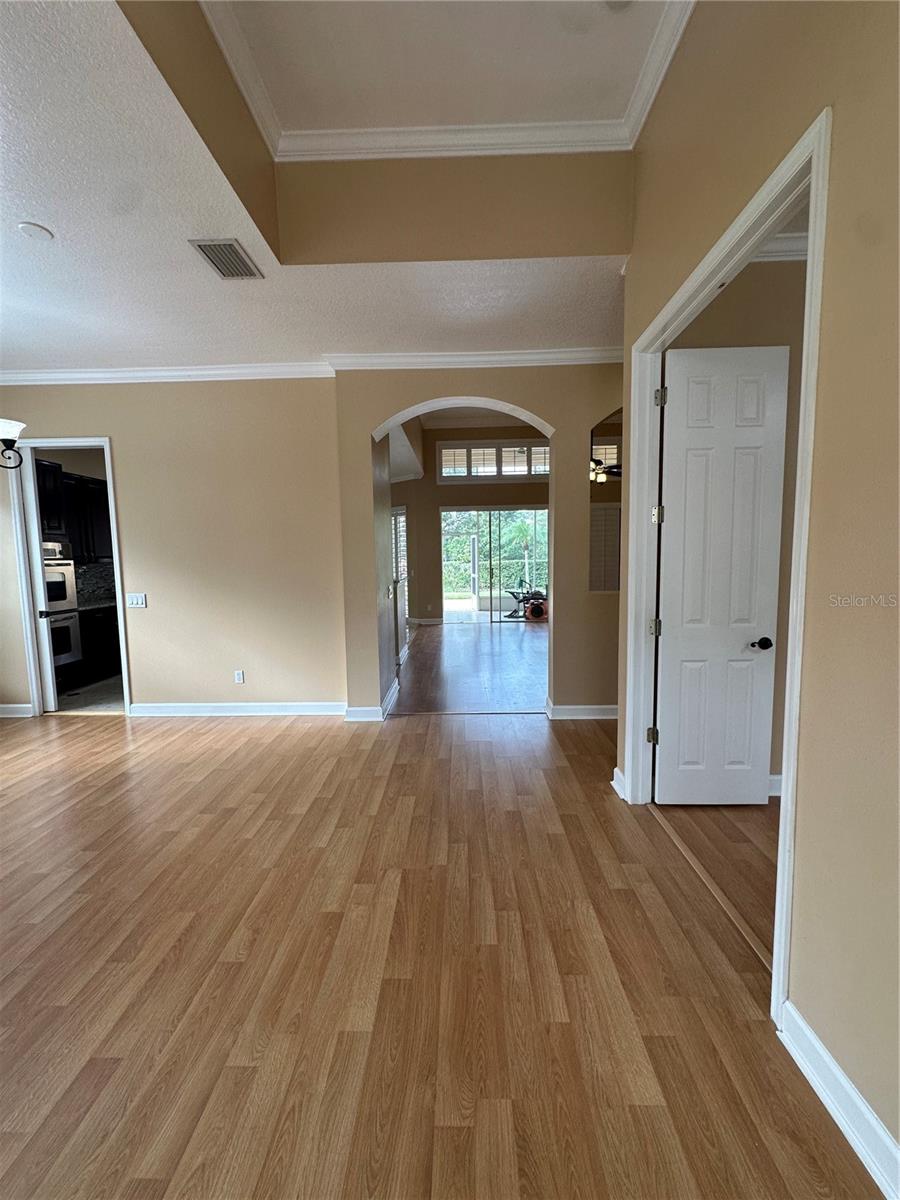 Listing photo id 1 for 7729 Aralia Way