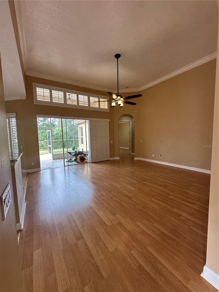 Listing photo id 7 for 7729 Aralia Way