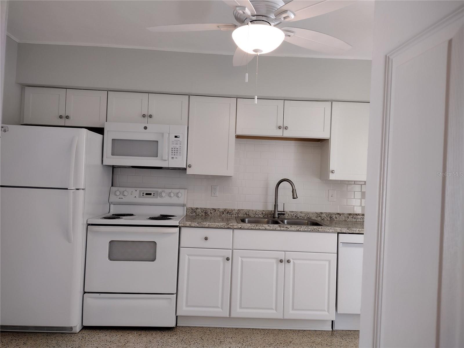 Image 11 of 22 For 216 Beverly Avenue