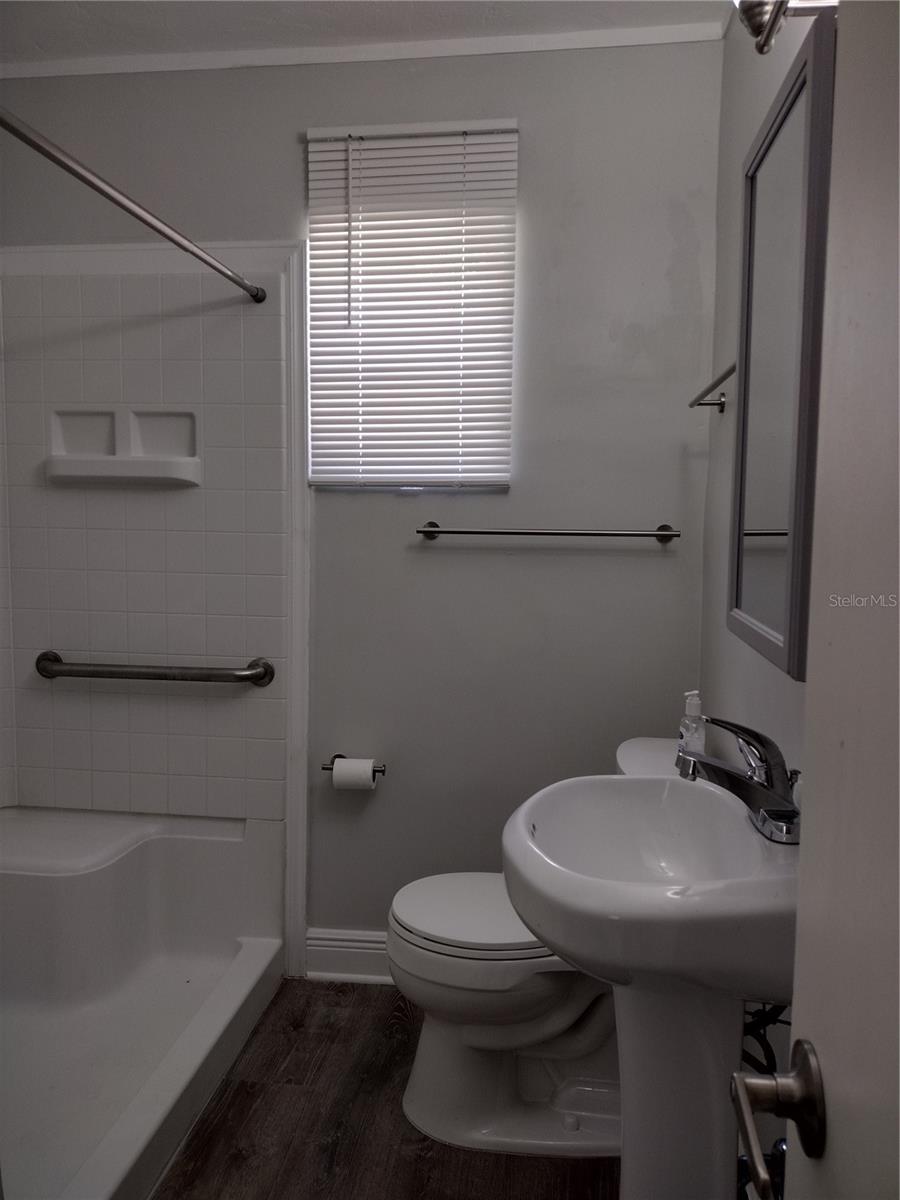 Image 16 of 22 For 216 Beverly Avenue