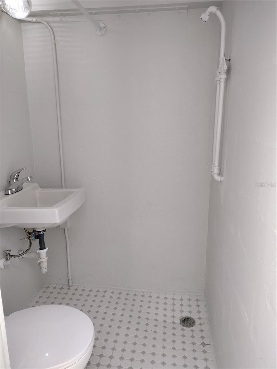 Image 17 of 22 For 216 Beverly Avenue