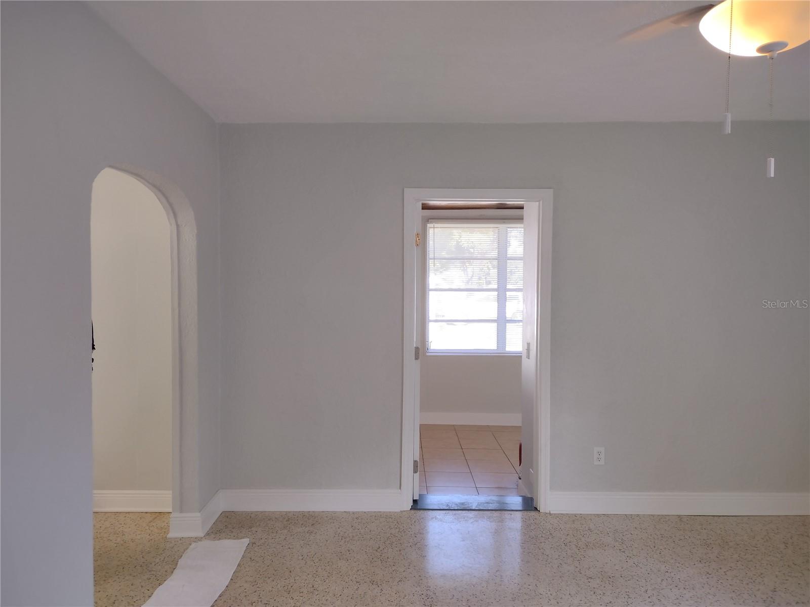 Image 7 of 22 For 216 Beverly Avenue