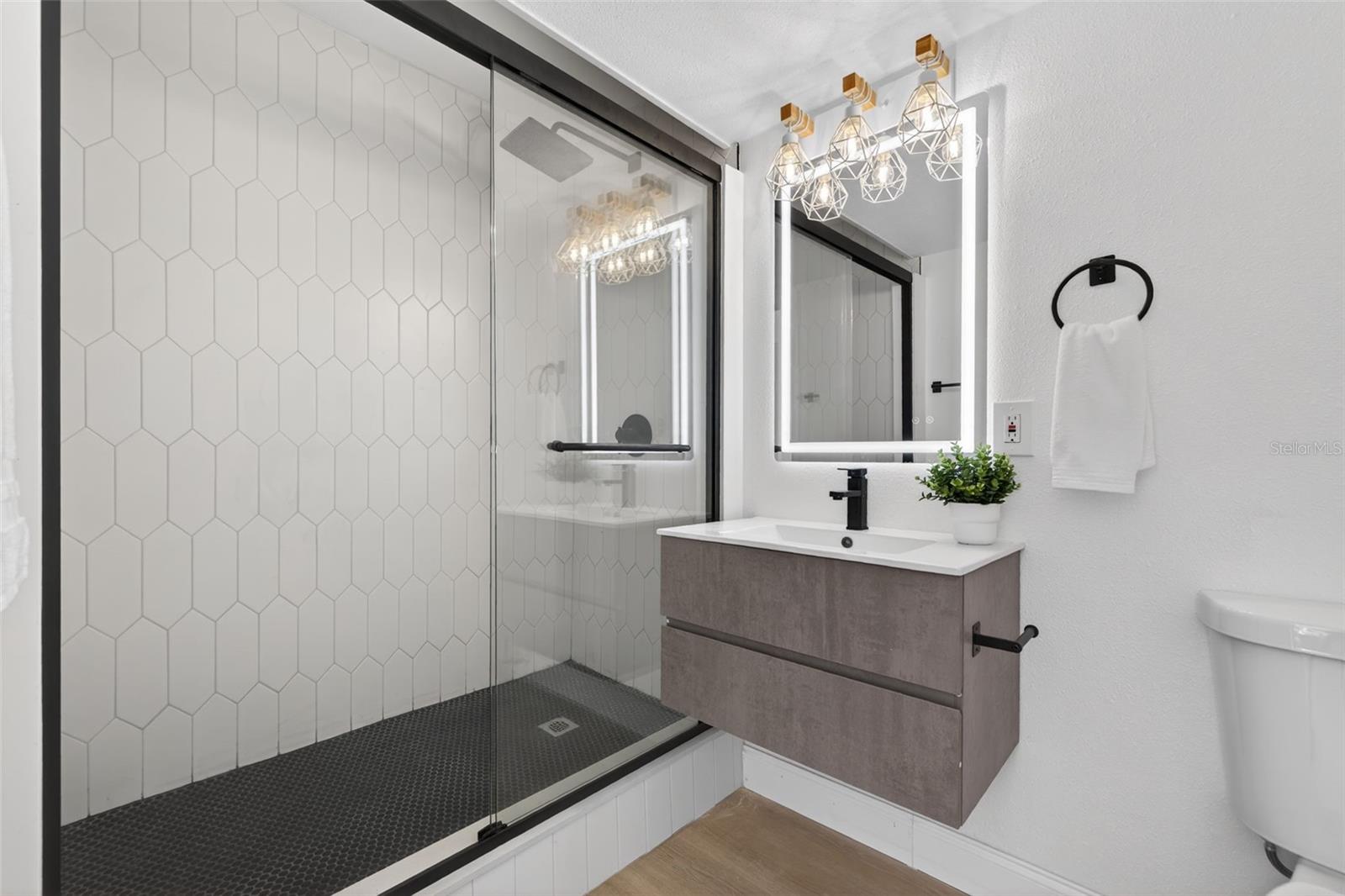 Image 23 of 35 For 3226 36th Avenue N