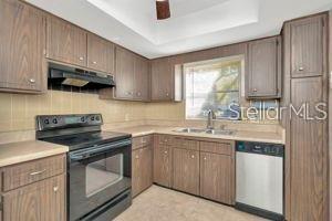 Listing photo id 14 for 1421 Normandy Park Drive 6