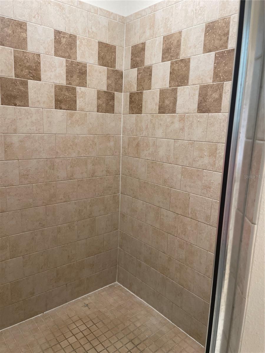 Image 14 of 28 For 646 Norfolk Street