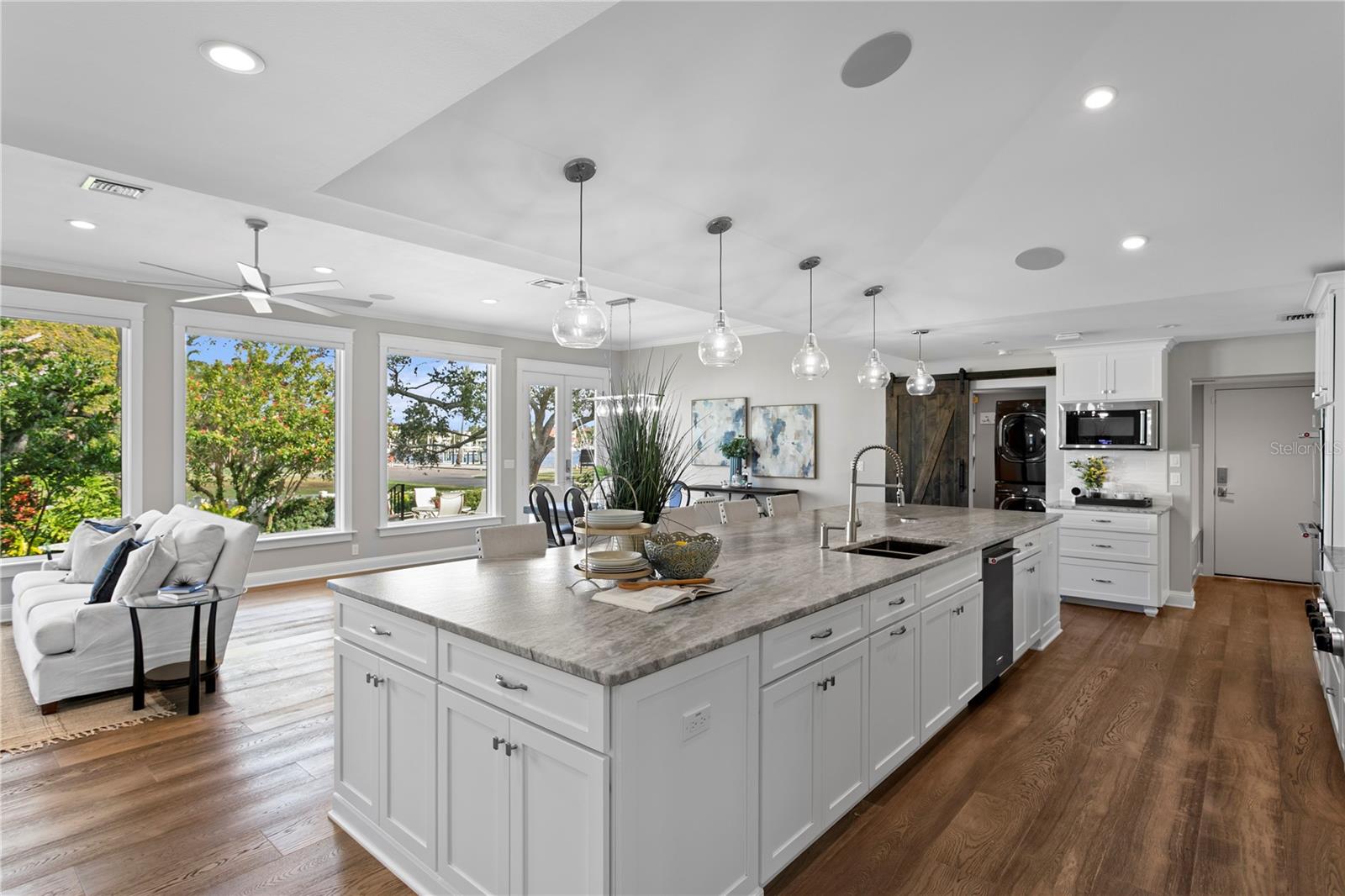 Image 21 of 41 For 655 19th Avenue Ne