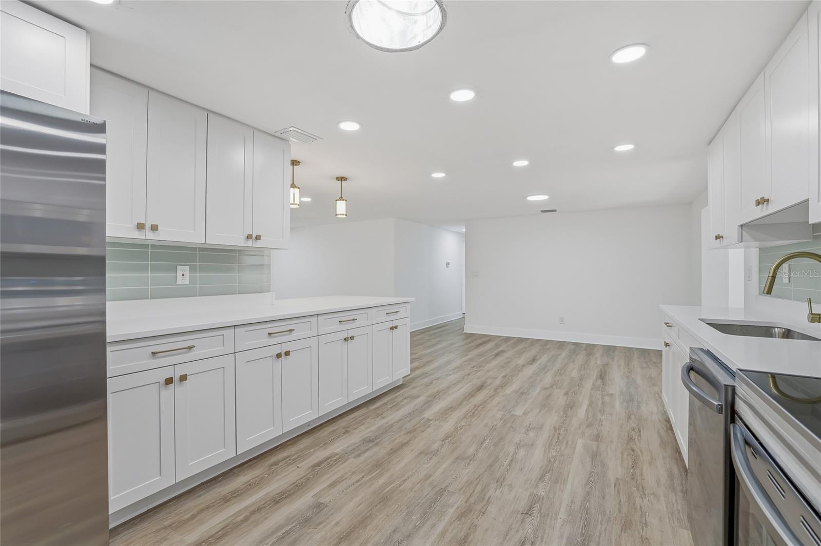 Listing photo id 9 for 12147 Scott Drive