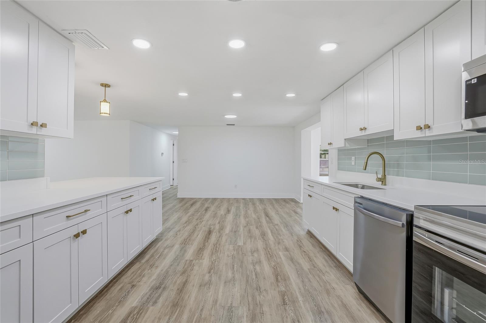 Listing photo id 10 for 12147 Scott Drive