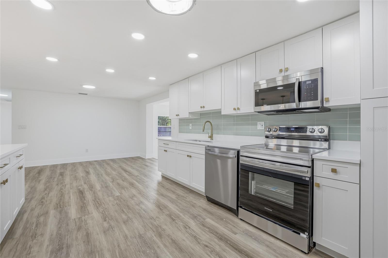 Listing photo id 11 for 12147 Scott Drive