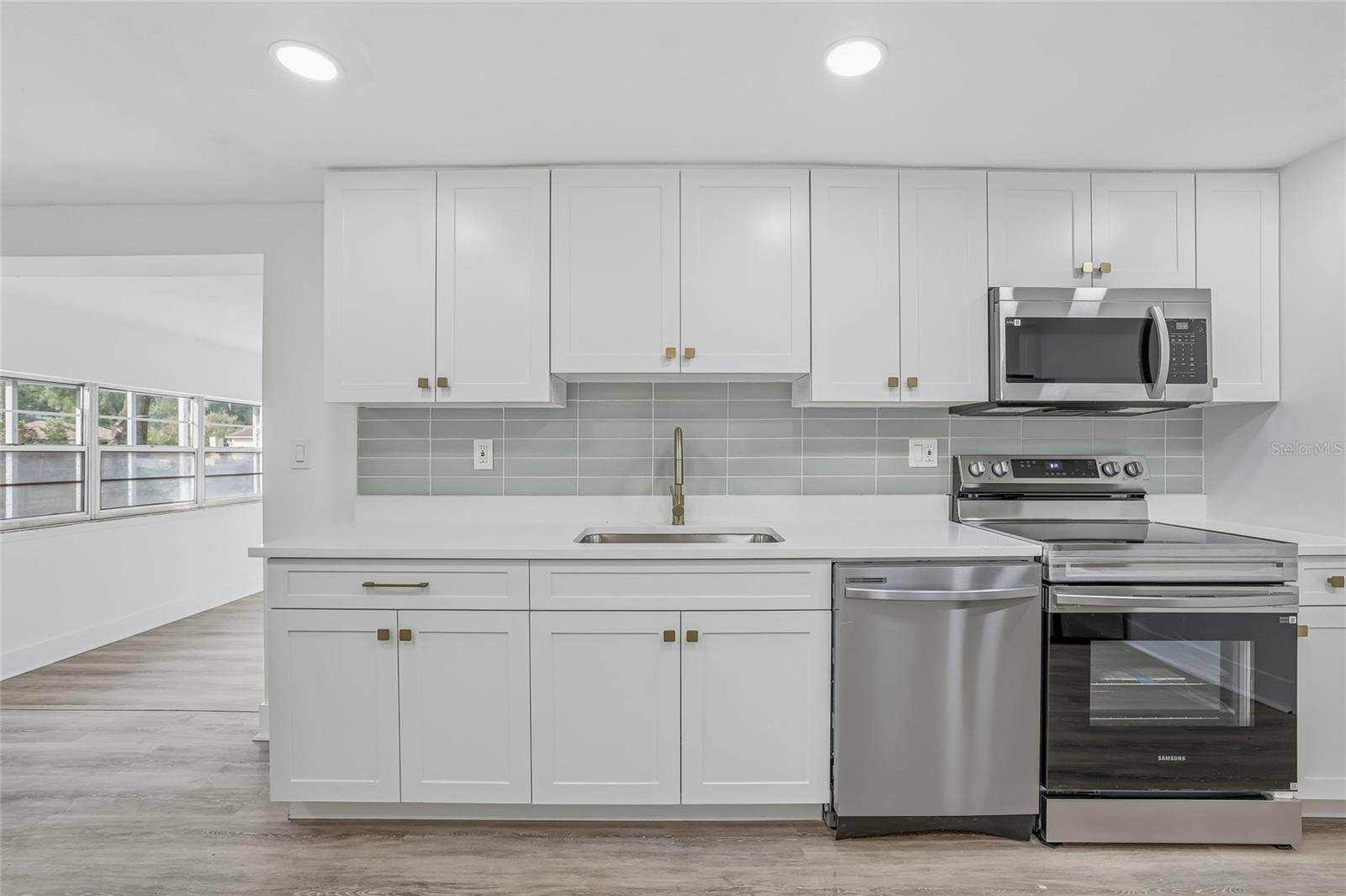 Listing photo id 12 for 12147 Scott Drive