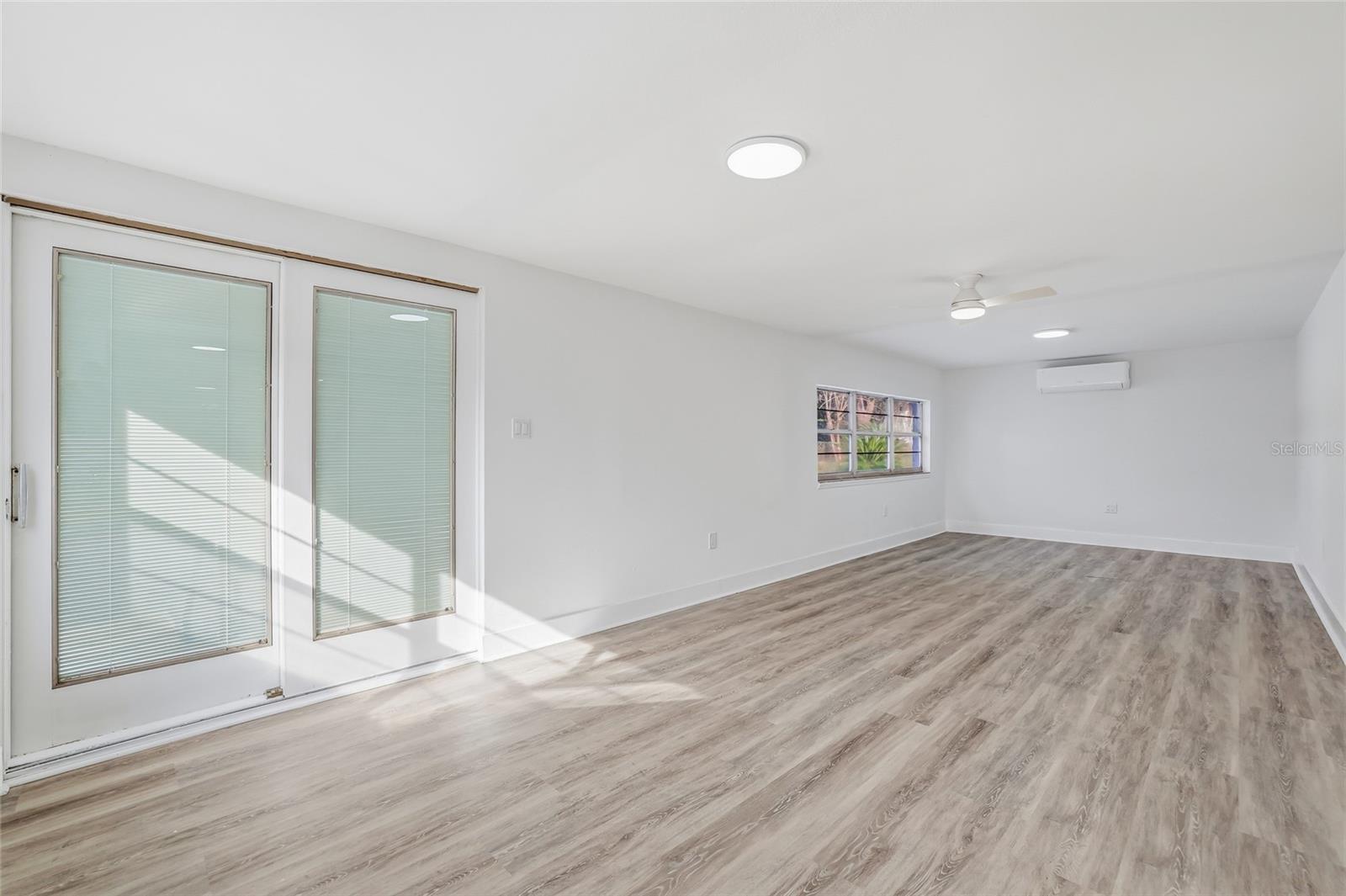 Listing photo id 13 for 12147 Scott Drive