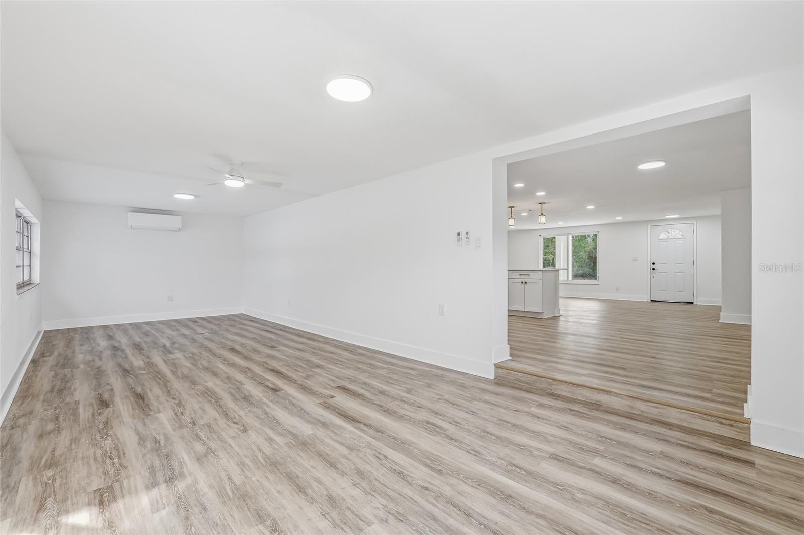 Listing photo id 14 for 12147 Scott Drive