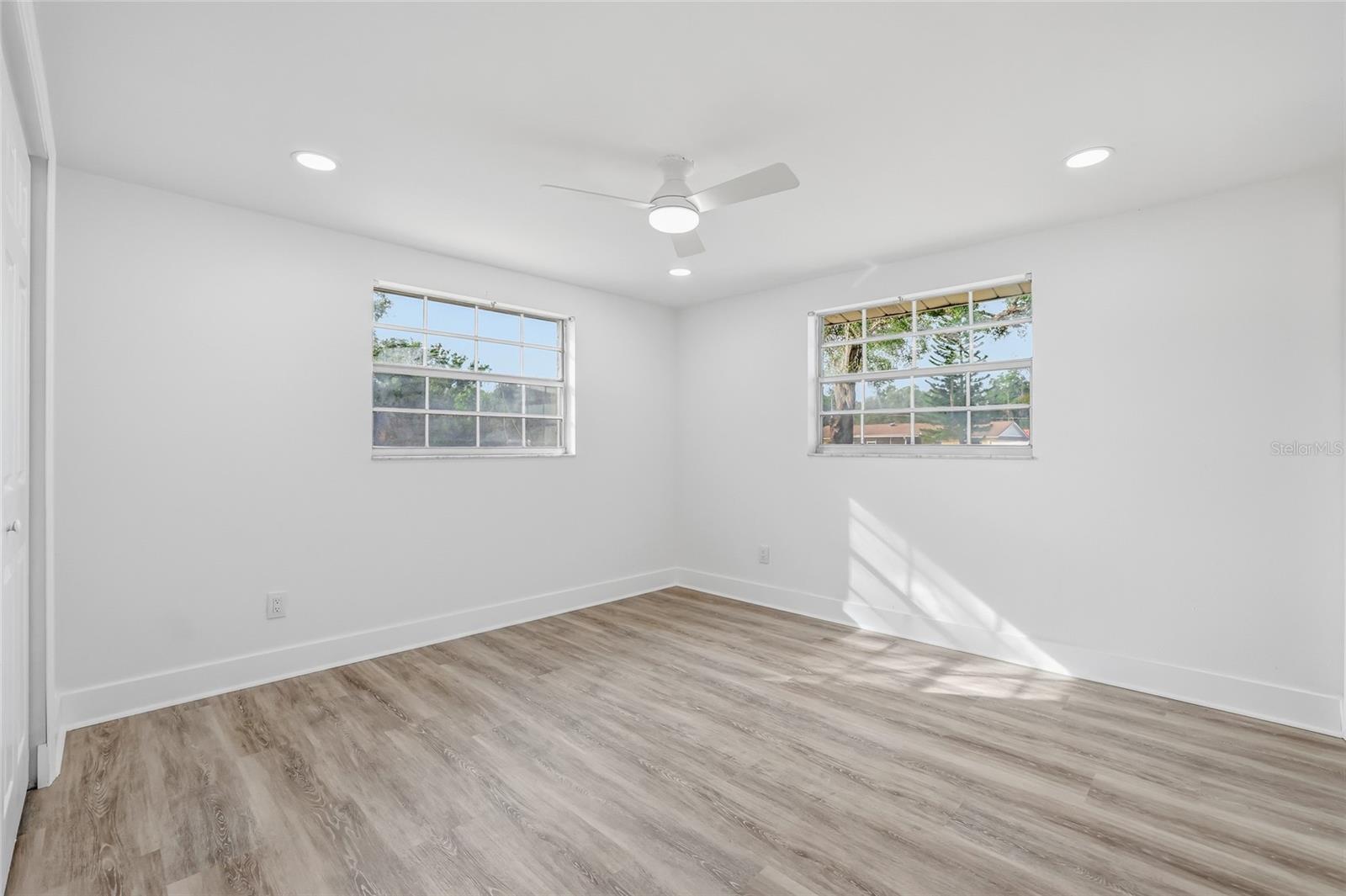 Listing photo id 16 for 12147 Scott Drive