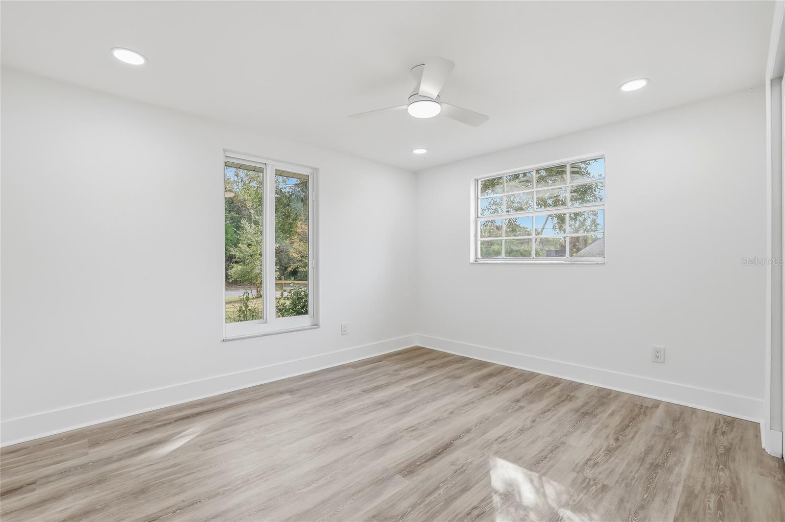 Listing photo id 21 for 12147 Scott Drive