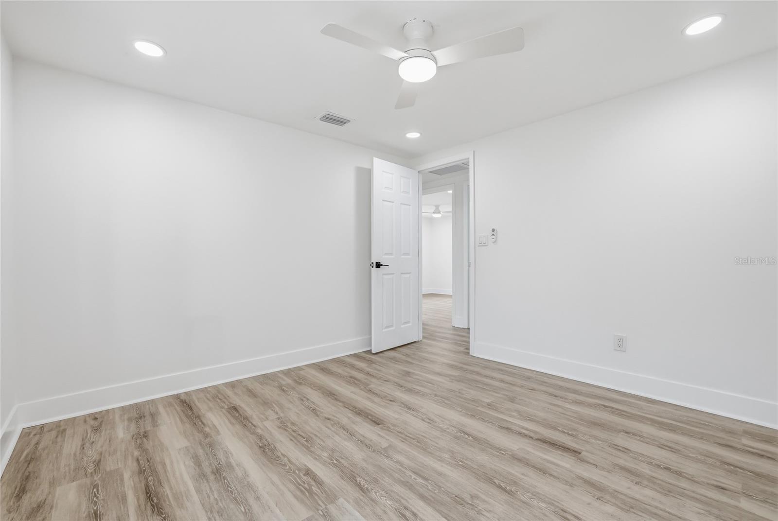 Listing photo id 25 for 12147 Scott Drive