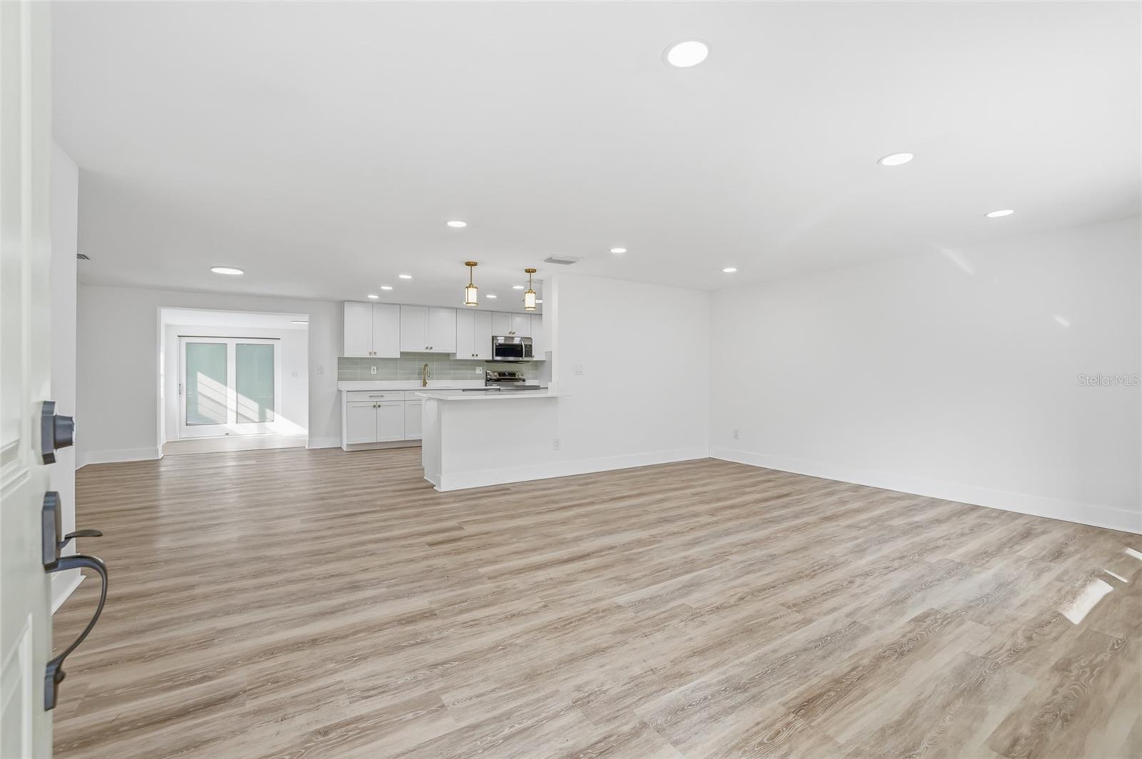 Listing photo id 1 for 12147 Scott Drive