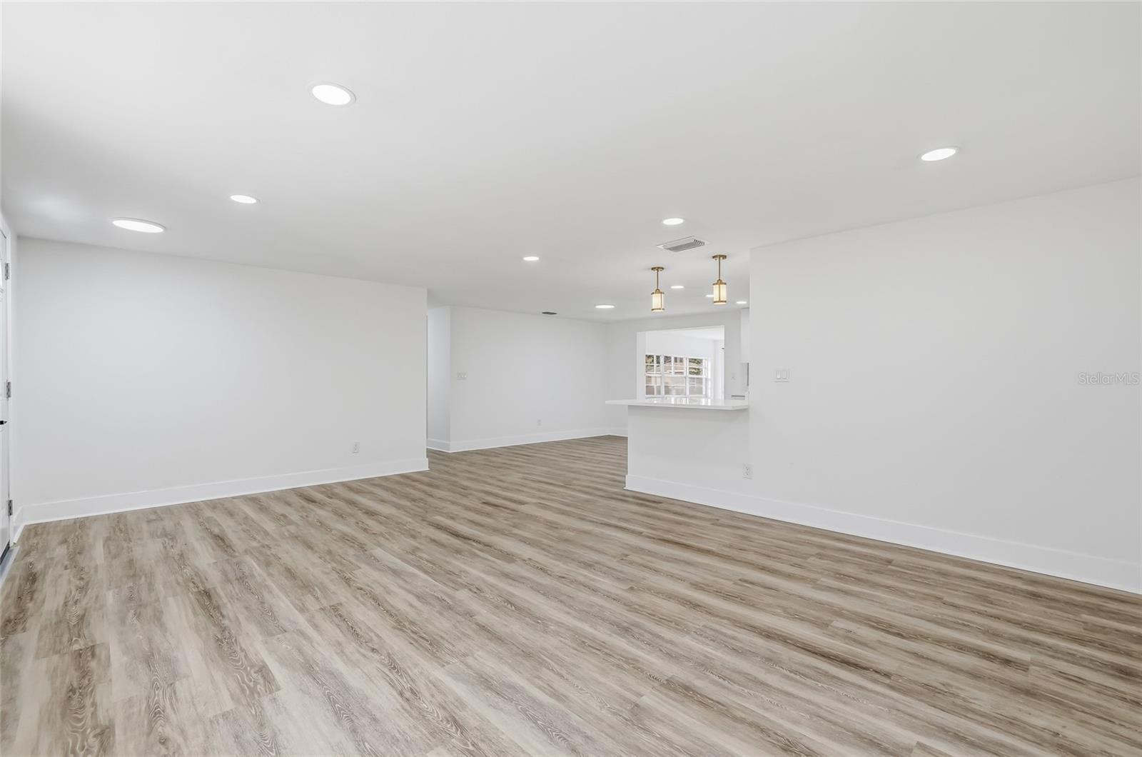 Listing photo id 2 for 12147 Scott Drive