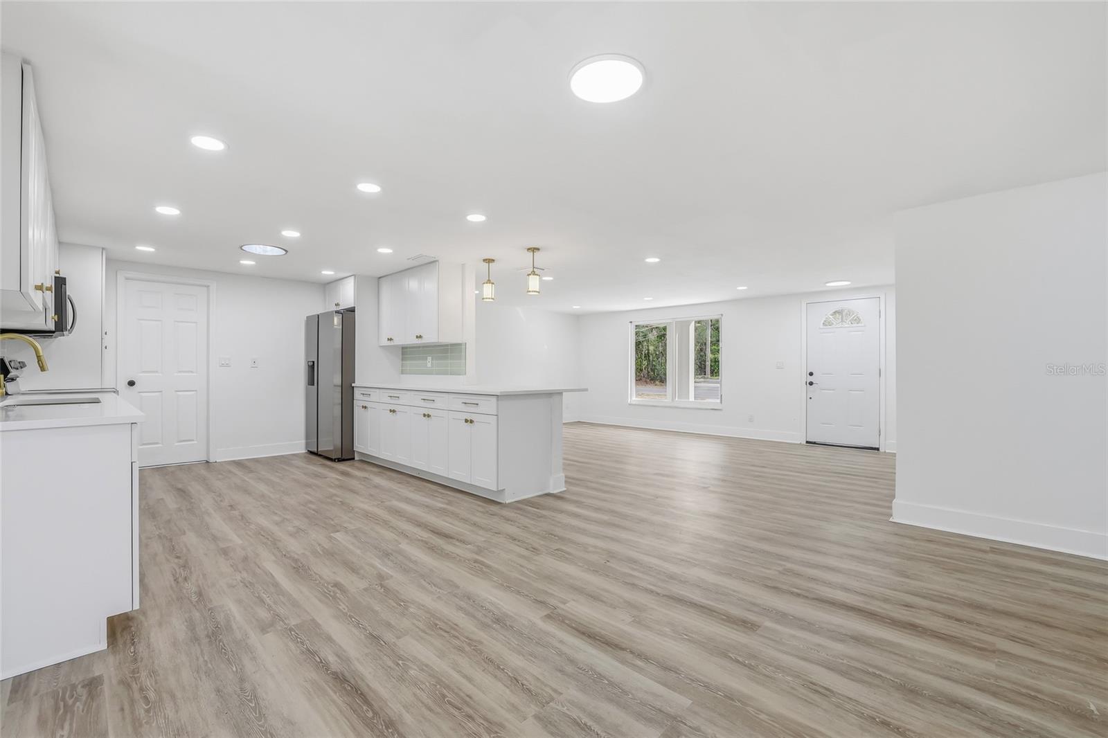 Listing photo id 5 for 12147 Scott Drive