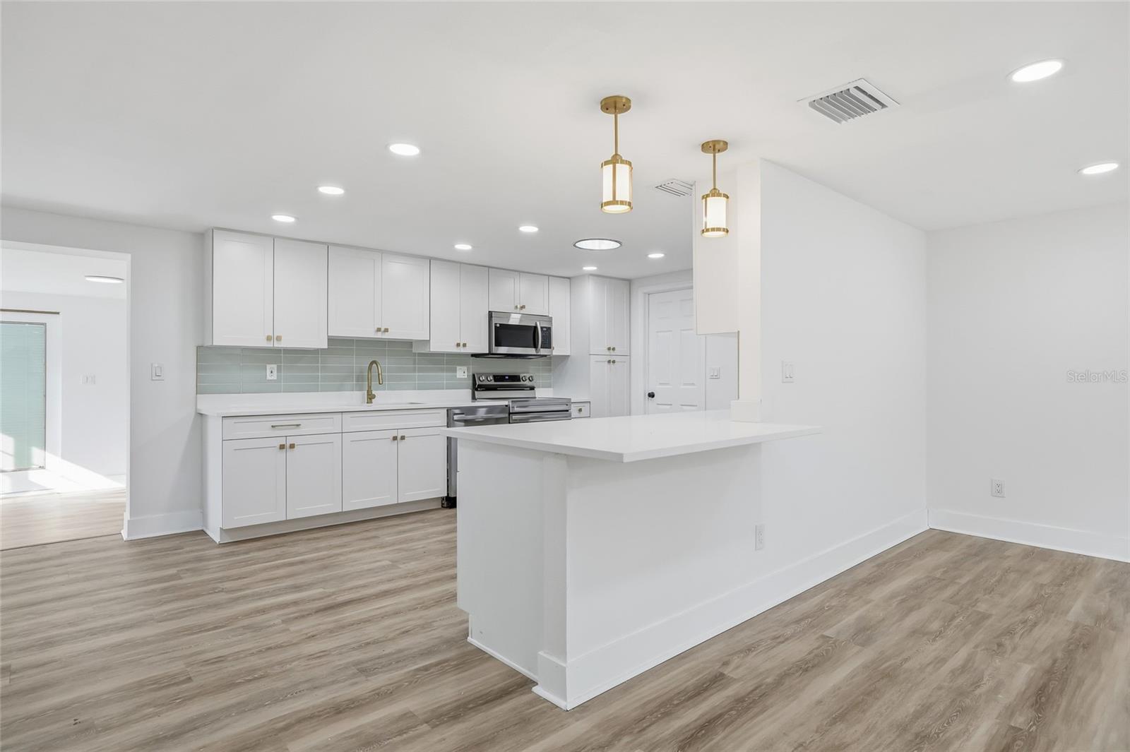 Listing photo id 6 for 12147 Scott Drive