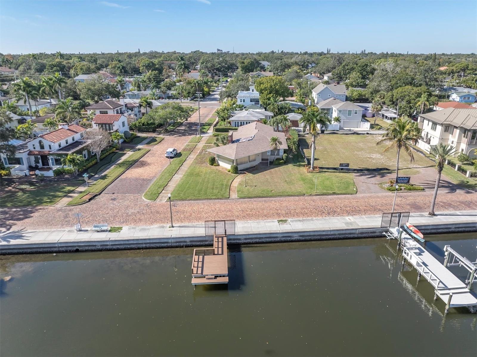 Listing photo id 10 for 2800 Coffee Pot Boulevard Ne